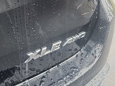 Used 2018 Toyota Highlander XLE image 5