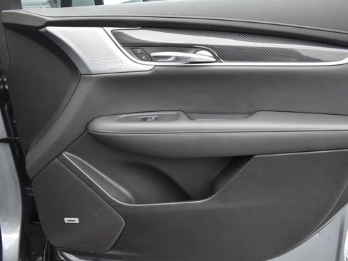 Certified 2024 Cadillac XT6 Sport w/ LPO, ONYX Package AWD/4WD image 32