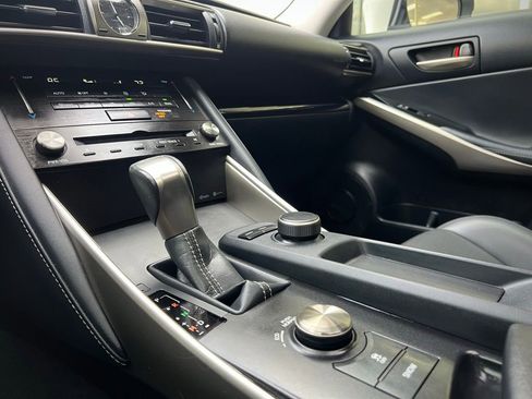 Used 2018 Lexus IS 300 image 54