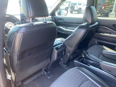 Used 2025 Nissan Pathfinder Rock Creek AWD/4WD image 30