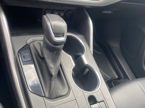 Used 2021 Toyota Highlander XLE image 23