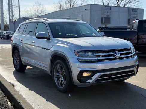 Used 2018 Volkswagen Atlas SEL w/ R-Line Package AWD/4WD image 4
