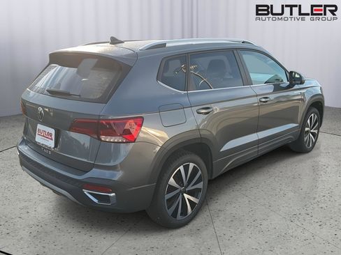 Used 2023 Volkswagen Taos SE FWD image 6
