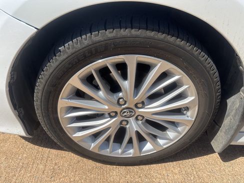 Used 2018 Toyota Camry XLE w/ Audio Package FWD image 9