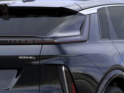 New 2025 Cadillac Lyriq Luxury image 11