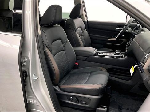 New 2025 Nissan Pathfinder Platinum w/ Lighting Package (N93) image 36
