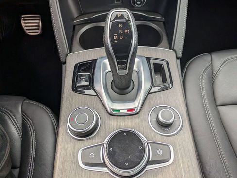 Used 2022 Alfa Romeo Stelvio Ti image 18