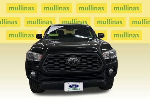 Used 2020 Toyota Tacoma TRD Off-Road w/ Technology Package AWD/4WD image 15