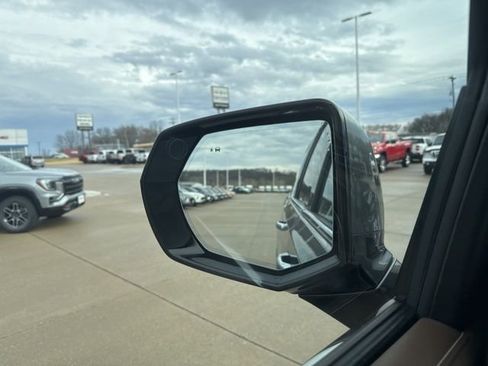 Used 2024 Chevrolet Suburban High Country w/ Advanced Technology Package image 64