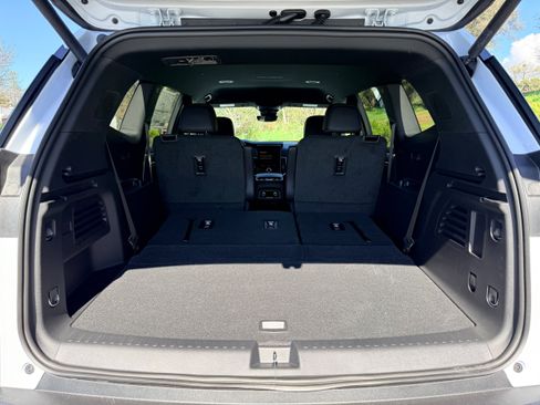 New 2026 GMC Acadia Elevation w/ Elevation Premium Package AWD/4WD image 8
