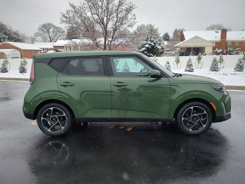 Used 2023 Kia Soul EX image 3