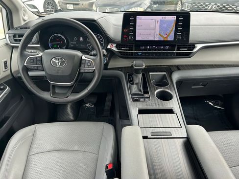 Used 2024 Toyota Sienna Limited AWD/4WD image 19
