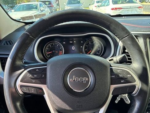 Used 2015 Jeep Cherokee Trailhawk AWD/4WD image 26