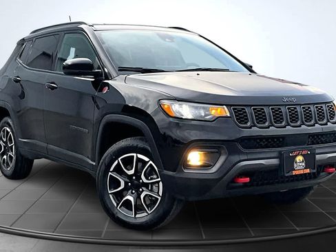 Used 2024 Jeep Compass Trailhawk AWD/4WD image 22