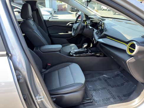 Used 2024 Chevrolet Trax LT FWD image 10