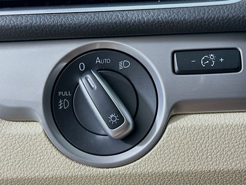 Used 2015 Volkswagen Passat 1.8T Limited Edition image 16