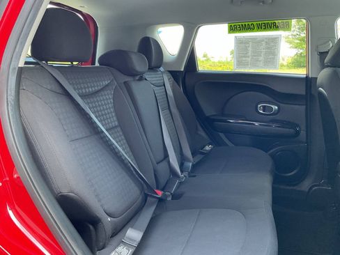 Used 2015 Kia Soul ! FWD image 32