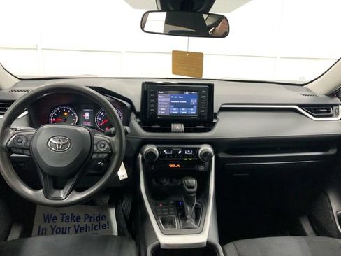 Used 2020 Toyota RAV4 LE AWD/4WD image 14