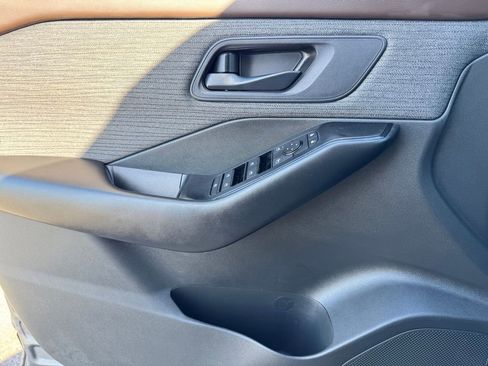 Used 2023 Nissan Rogue S image 18