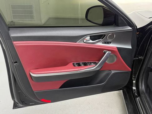 Used 2018 Kia Stinger GT2 AWD/4WD image 32