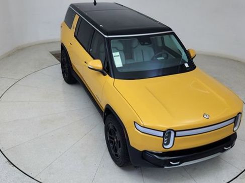 Used 2024 Rivian R1S Adventure image 79