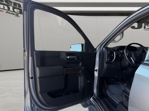 Used 2022 Chevrolet Silverado 1500 LT Trail Boss w/ Convenience Package II AWD/4WD image 9