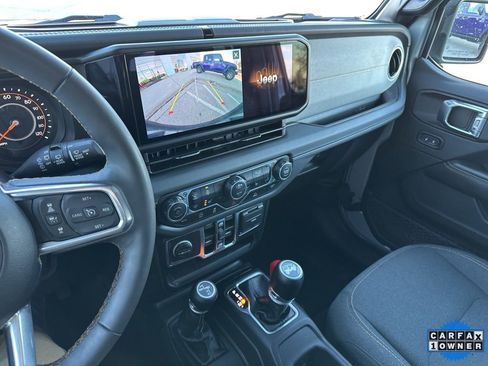 Used 2024 Jeep Wrangler Sahara image 5
