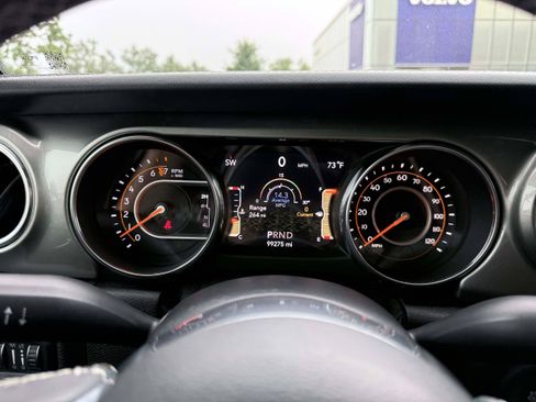 Used 2018 Jeep Wrangler Unlimited Sahara AWD/4WD image 18