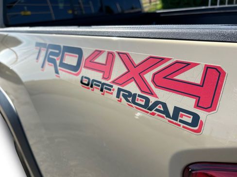 Used 2016 Toyota Tacoma TRD Off-Road AWD/4WD image 36