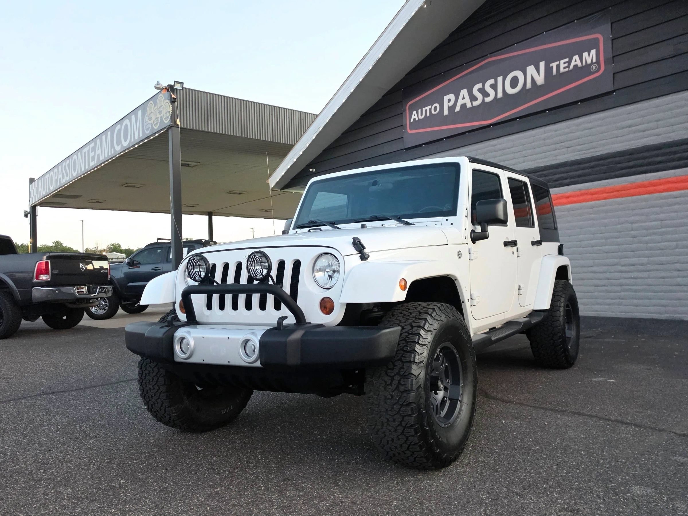 Used 2012 Jeep Wrangler Unlimited Sahara w/ Dual Top Group AWD/4WD image 1