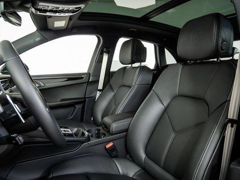 New 2026 Porsche Macan S AWD/4WD image 5