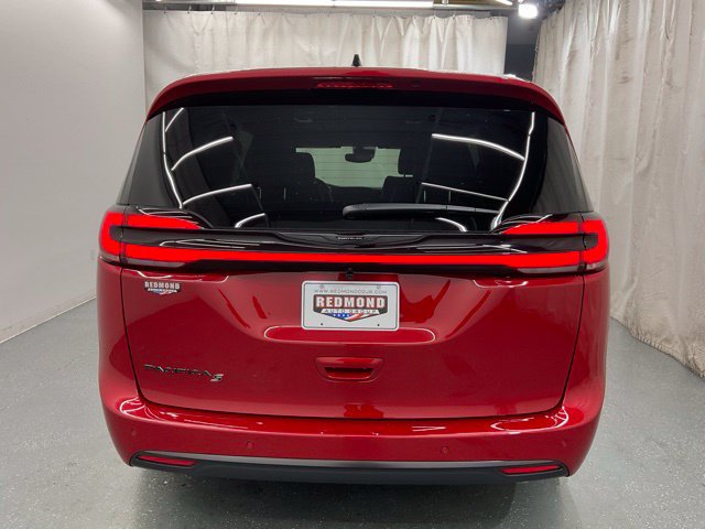 New 2026 Chrysler Pacifica Select w/ S Appearance Package FWD image 6