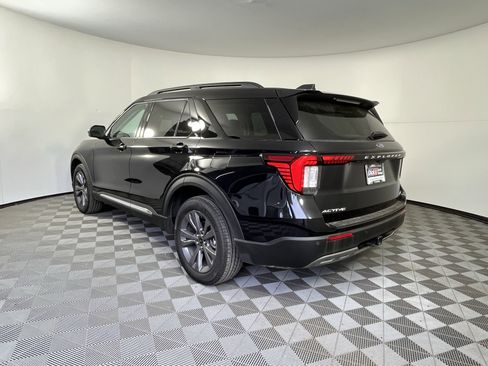 Used 2025 Ford Explorer Active w/ Active Comfort Package image 3
