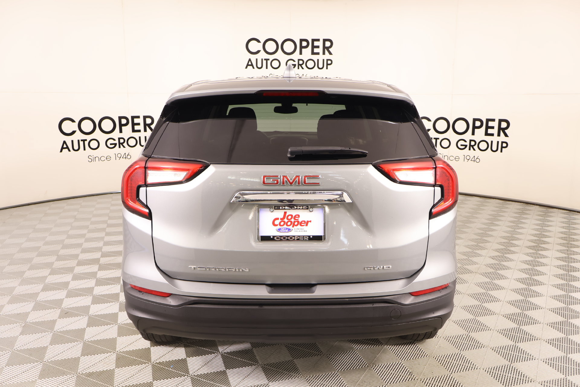 Used 2024 GMC Terrain SLE AWD/4WD image 20