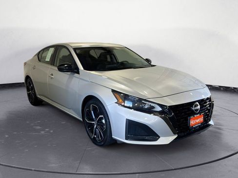 Used 2024 Nissan Altima 2.5 SR FWD image 1