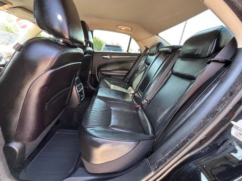 Used 2019 Chrysler 300 Limited RWD image 14