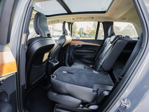 Used 2022 Volvo XC90 T6 Momentum w/ Climate Package image 37