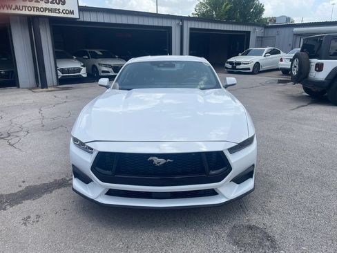 Used 2025 Ford Mustang Coupe RWD image 2