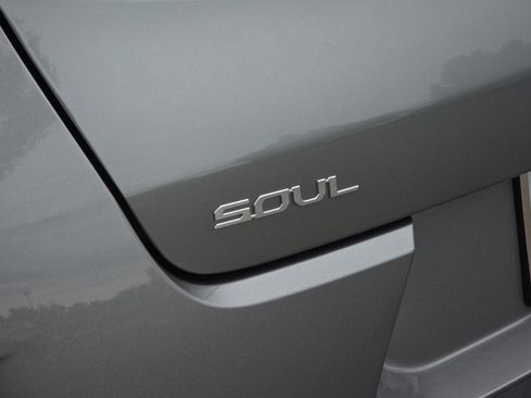 Used 2025 Kia Soul LX w/ LX Technology Package FWD image 26