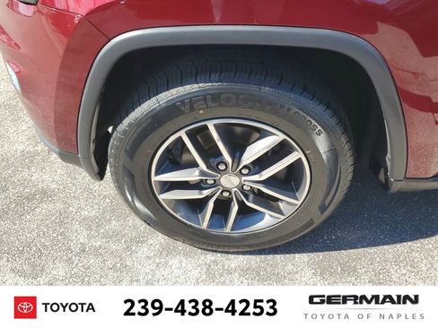 Used 2018 Jeep Grand Cherokee Limited w/ Luxury Group II image 13