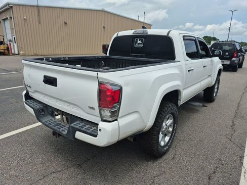 Used 2017 Toyota Tacoma Limited w/ Tow Package AWD/4WD image 3