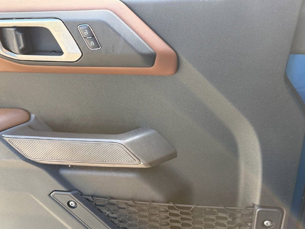 Used 2022 Ford Bronco Outer Banks AWD/4WD image 13