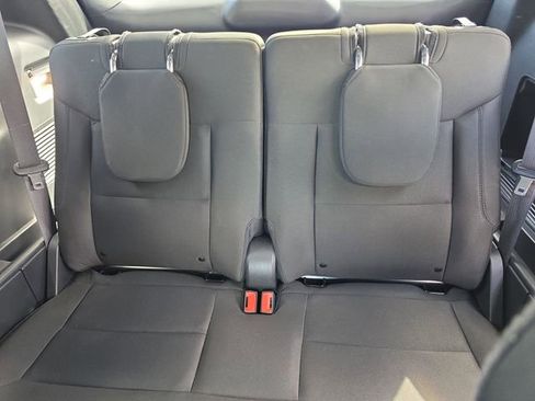 Used 2024 Ford Explorer XLT RWD image 13