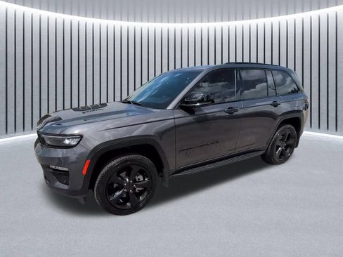Used 2024 Jeep Grand Cherokee L Altitude AWD/4WD image 4