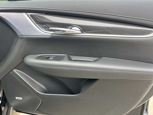 Certified 2025 Cadillac XT6 Sport w/ LPO, Floor Liner Package AWD/4WD image 28