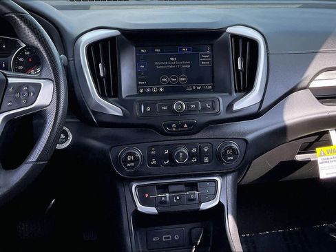 Used 2022 GMC Terrain SLE w/ Driver Convenience Package image 5