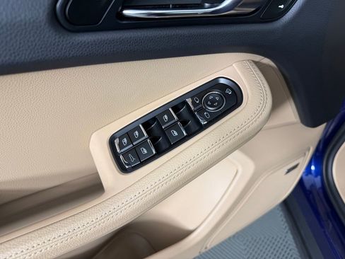 Certified 2025 Porsche Macan image 21