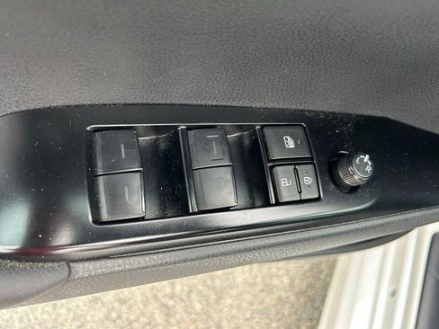 Used 2025 Toyota Camry SE FWD image 18