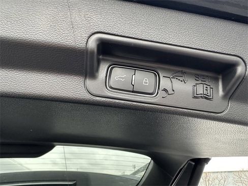 Certified 2022 Ford Explorer XLT w/ Equipment Group 202A image 45