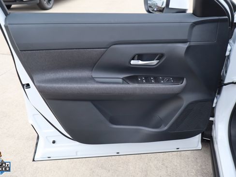 Used 2025 Nissan Kicks SV FWD image 12